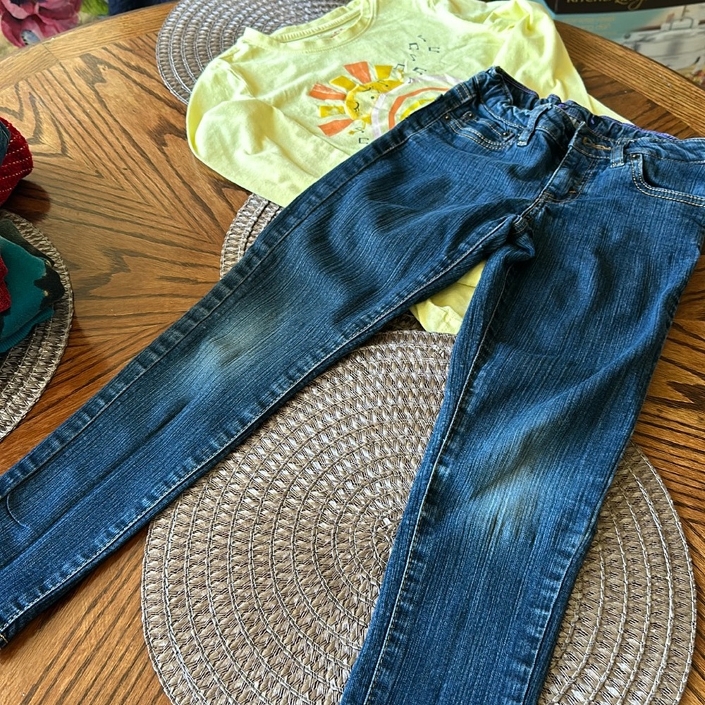 Levi’s size 7 regular girls jeans with yellow cat & jack long sleeve shi…